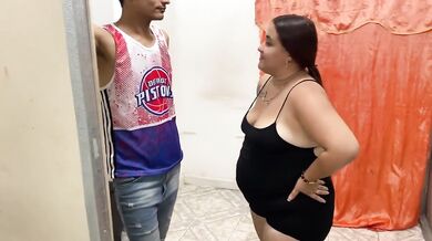 voy arrendar una habitación y el chico quiere hacer un acuerdo para bajarle al pago folla mi coño