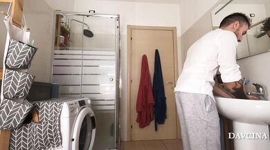 Scopata anale durante una festa in casa troia non resiste a succhiarmelo (Ho voglia di cazzo)