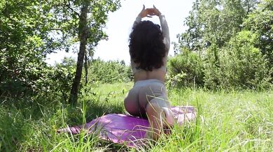 Does yoga outdoors then SQUIRTS as she takes it to the ass