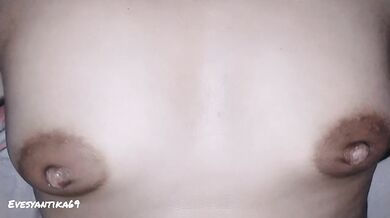Ngentot mahasiswi cantik memek tembem. Sampai crot di memek mendesah kencang - Evesyantika