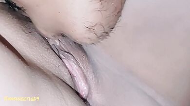Adik tiri menjilati memekku yang cantik putih mulus sexy sampai orgasme - Evesyantika