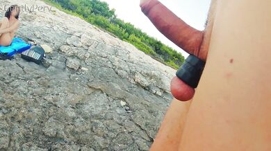 GENTLYPERV MEETS A PERVY GIRL ON A BEACH. During an exhibitionist day at the sea I find a cute woman