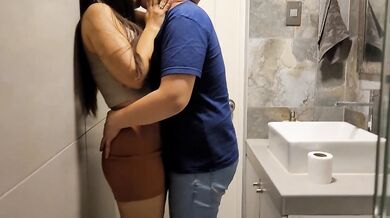 I fuck a latina in a bathroom at house party and gets her Face full of cum