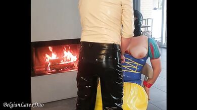 Latex Snowwhite gives blowjob and receives pussy licking