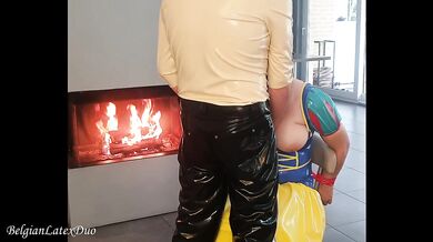 Latex Snowwhite gives blowjob and receives pussy licking