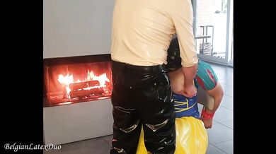 Latex Snowwhite gives blowjob and receives pussy licking