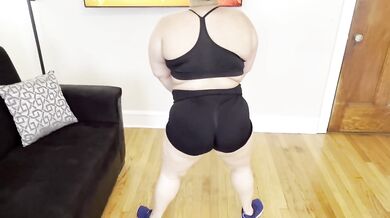 MY FRIEND'S MOM SEDUCES ME WITH HER BIG ASS WE FUCK HARD WHILE ALONE AT HOME