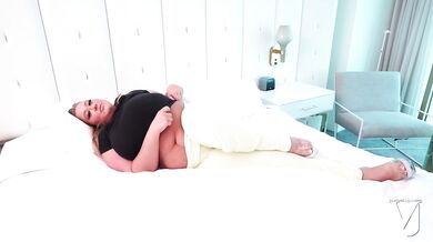 Comfy fuck fat slut takes it POV