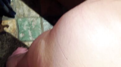 Amateur BBW doing a Little quicky in the bathroom