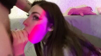 Beautiful Gamer Girl Sucking Big Cock and Get Cumshot On Her Face