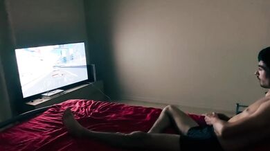 Elle comes home late from work, by the boss and wants only one thing, THAT I GIVE HIM MY COCK