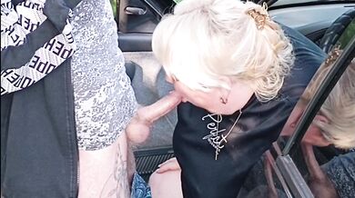 we arrived with a friend in a car to the park where she sucks my dick and swallows cum
