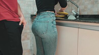 Cumming on my Maid's Big Ass with Jeans while she was Washing Dishes in the Kitchen (FREE USE)