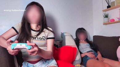 Trying to focus sa game pero stepsis super horny sa likod