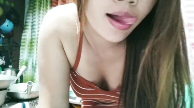 For my fans na gusto tumikim sakin, ayan daliri lang solve na