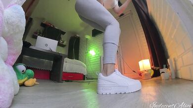 Horny Wet Pussy Pees in Gray Jogging Pants after Holding 4 Hours