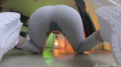 Horny Wet Pussy Pees in Gray Jogging Pants after Holding 4 Hours