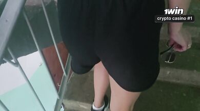 I helped a beautiful girl to cure her leg with a super medicine!