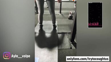 My girlfriend tryes a bluethoot toy in the gym and it end in weird way | trytocaughtus