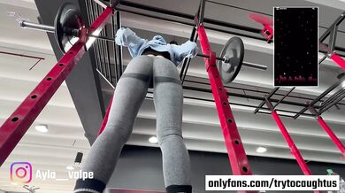 My girlfriend tryes a bluethoot toy in the gym and it end in weird way | trytocaughtus