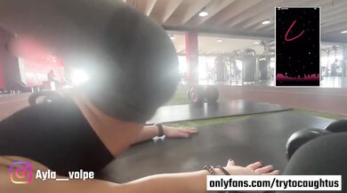 My girlfriend tryes a bluethoot toy in the gym and it end in weird way | trytocaughtus