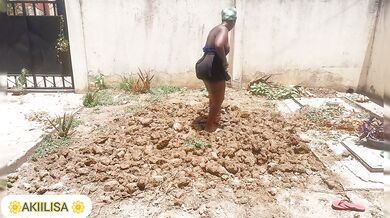 African babe/voluptuous butt,tiny skirt/gardening/no panty/Akiilisa pornhub