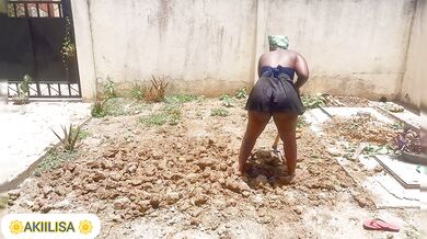 African babe/voluptuous butt,tiny skirt/gardening/no panty/Akiilisa pornhub