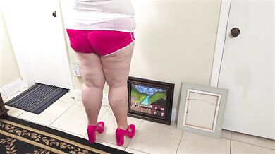 Camera man jerking off cum on bubble butt chubby milf in leggings working out booty shorts - ssbbw