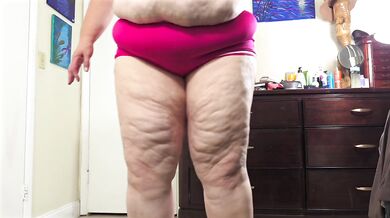 Camera man jerking off cum on bubble butt chubby milf in leggings working out booty shorts - ssbbw