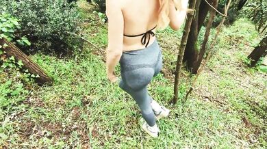 WILD OUTDOOR FUCK and I SQUIRT in my leggings - Italian Amateur Miele Blanco