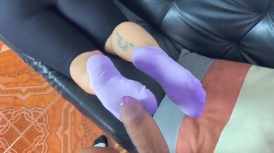 SHE MASTURBATES ME WITH HER BEAUTIFUL FEET AND I FUCK HER BIG ASS IN LEGGINGS AFTER THE GYM