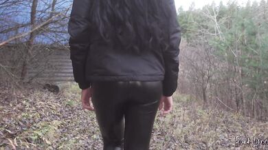 Risky Public Quickie With a Brunette Girl in Leather Leggins