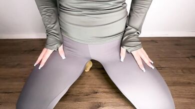 Leggings Ass Worship and Selfpee on the Floor