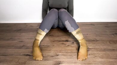 Leggings Ass Worship and Selfpee on the Floor