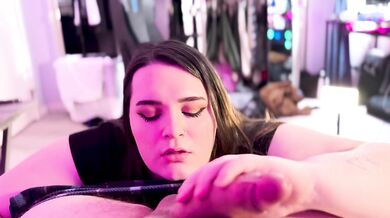 Slutty Gym Babe Sucks Cock and Gets Her Leggings Ripped Open!
