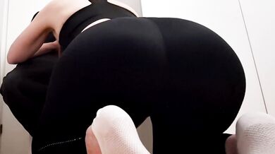 Sucking a sweaty cock after work out, big ass in yoga pants blowjob