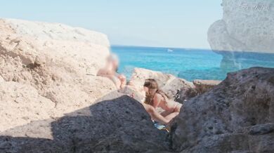 HANDJOB SLUT BEACH: dickflash for a slutty little bitch and she can't resist to make me cum.