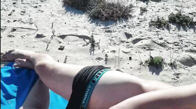 I make 3 guys at the beach and suck in the dunes