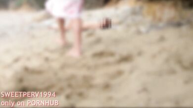 HANDJOB BY REAL TEEN STRANGER ON THE BEACH AFTER DICK FLASHING! Towel drops, shows big cock! Cumshot