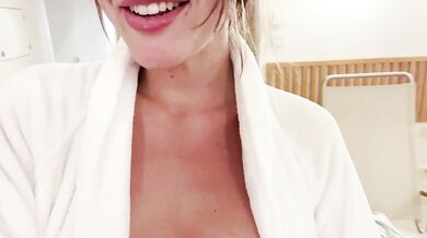 Risky masturbation in the hotel sauna, i almost got caught (Public+roleplay)