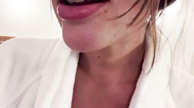 Risky masturbation in the hotel sauna, i almost got caught (Public+roleplay)