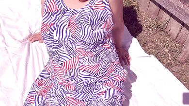 ASIAN MILF SPREADING HER WET SWEATY AND CREAMY PUSSY OUTDOORS IN THE PARK