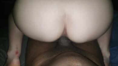 Amateur Chinese girl lets BBC record with cell phone and likes it