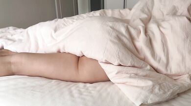 Hot and romantic morning sex with horny and juicu Asian girl