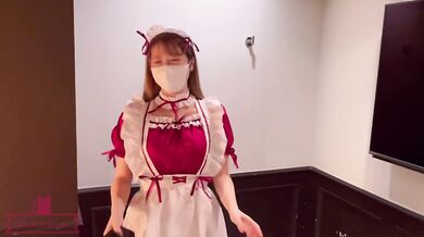 The maid's pussy and throat are fucked. Massive face-fucking as it is/Japanese couple/amateur