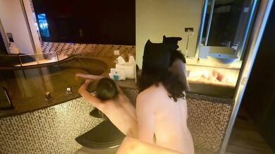 My girlfriend asked me to have sex in the jacuzzi with her