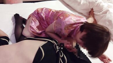 I gave a lot of service in a Chinese dress. When I see the other person feeling it, my pussy gets we