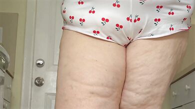 Hot bbw hijab busty mature milf lady cleaning in sexy working out booty shorts | Chubby Pawg granny