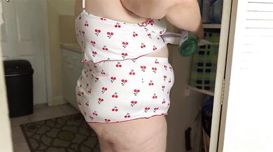 Hot bbw hijab busty mature milf lady cleaning in sexy working out booty shorts | Chubby Pawg granny