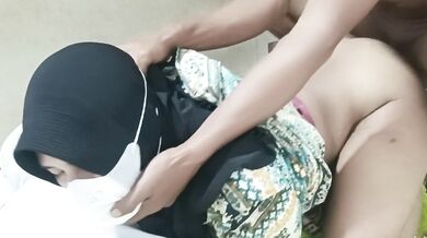 Istri selingkuh dengan tetangga ketika suami bekerja